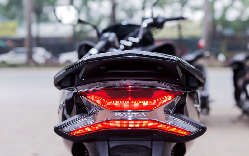 Chi tiết Honda PCX 2018 mới bán tại Việt Nam